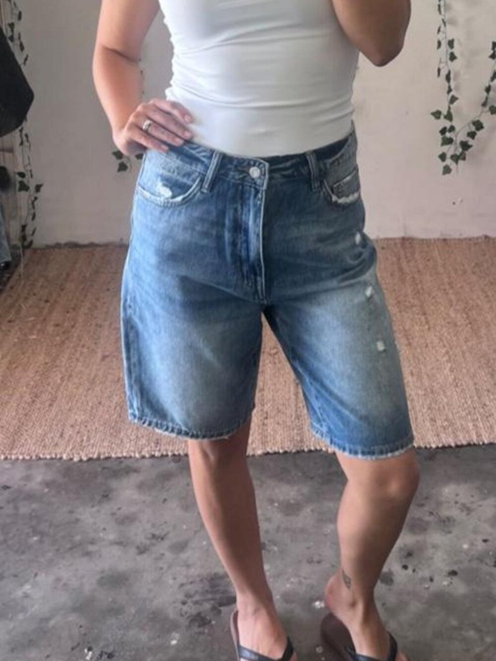 Vervet 100% cotton light wash jorts size 28 - Picture 2 of 3